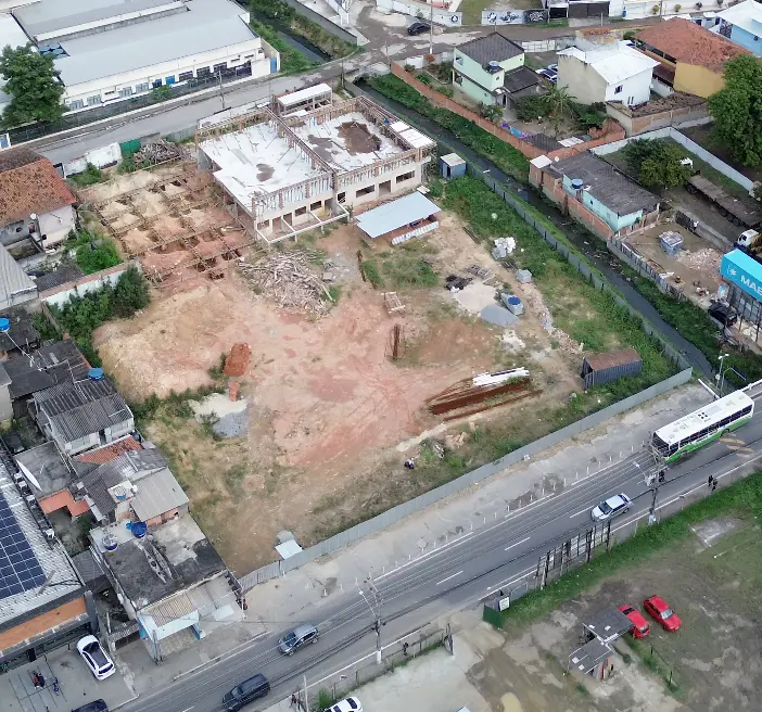 Vista aérea do terreno do antigo Hospital Nossa Senhora da Guia, no Centro de Itaguaí.